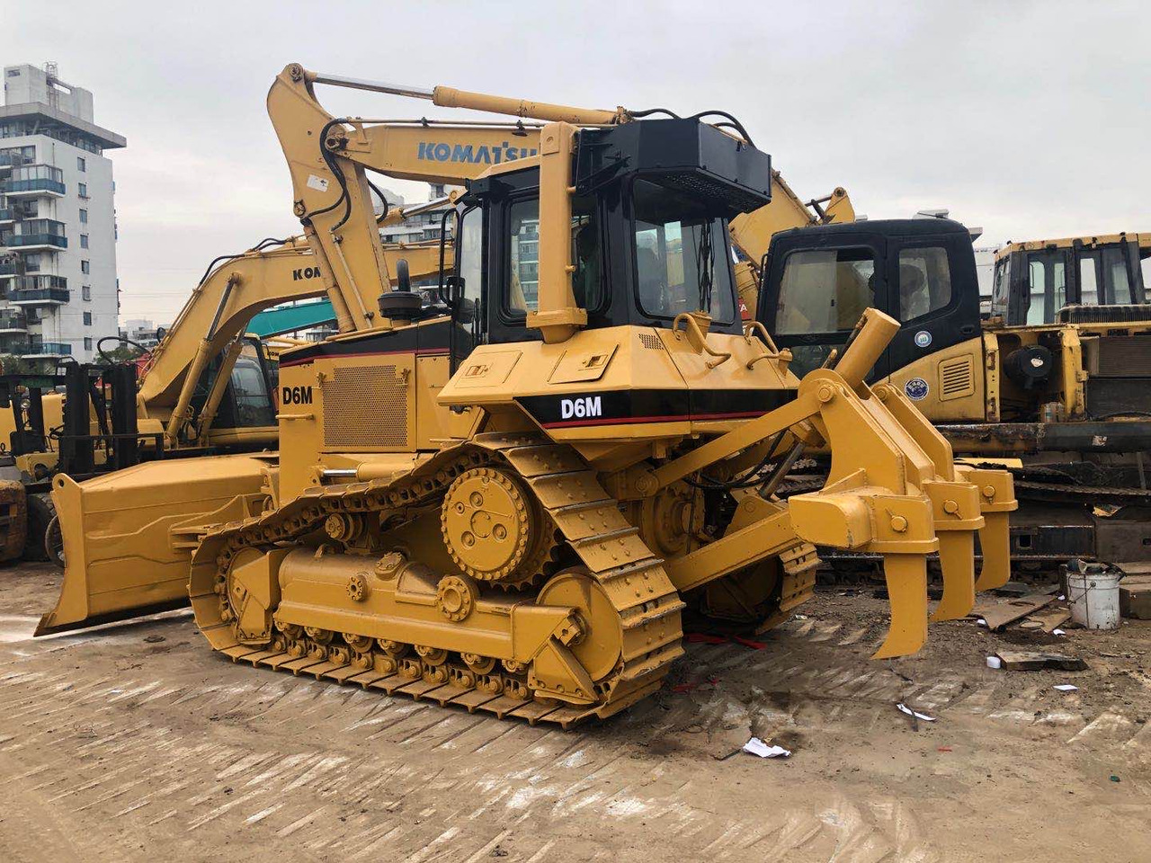 CATERPILLAR D6M - Buldožer: slika 2 CATERPILLAR D6M - Buldožer: slika 2