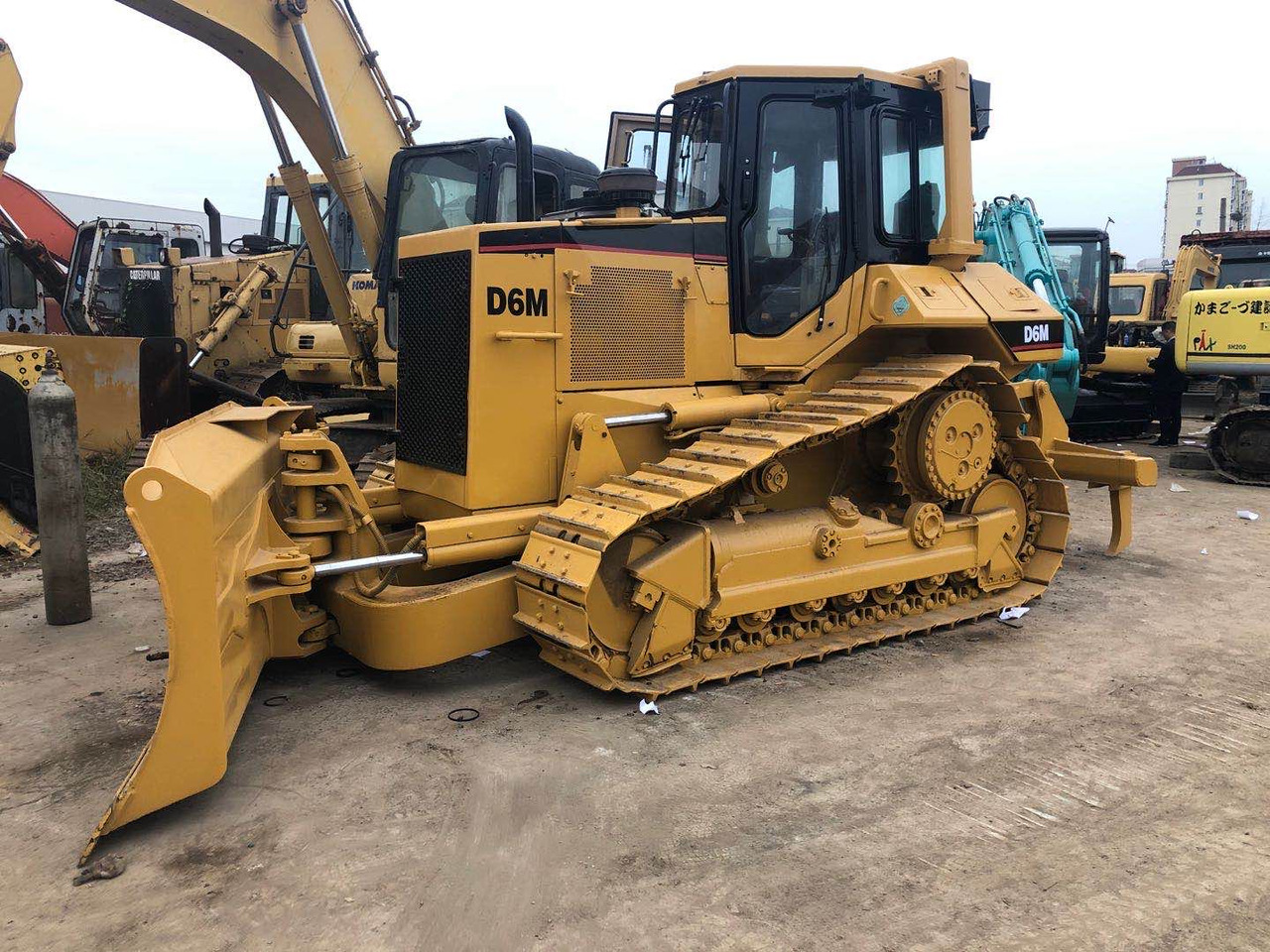CATERPILLAR D6M - Buldožer: slika 1 CATERPILLAR D6M - Buldožer: slika 1