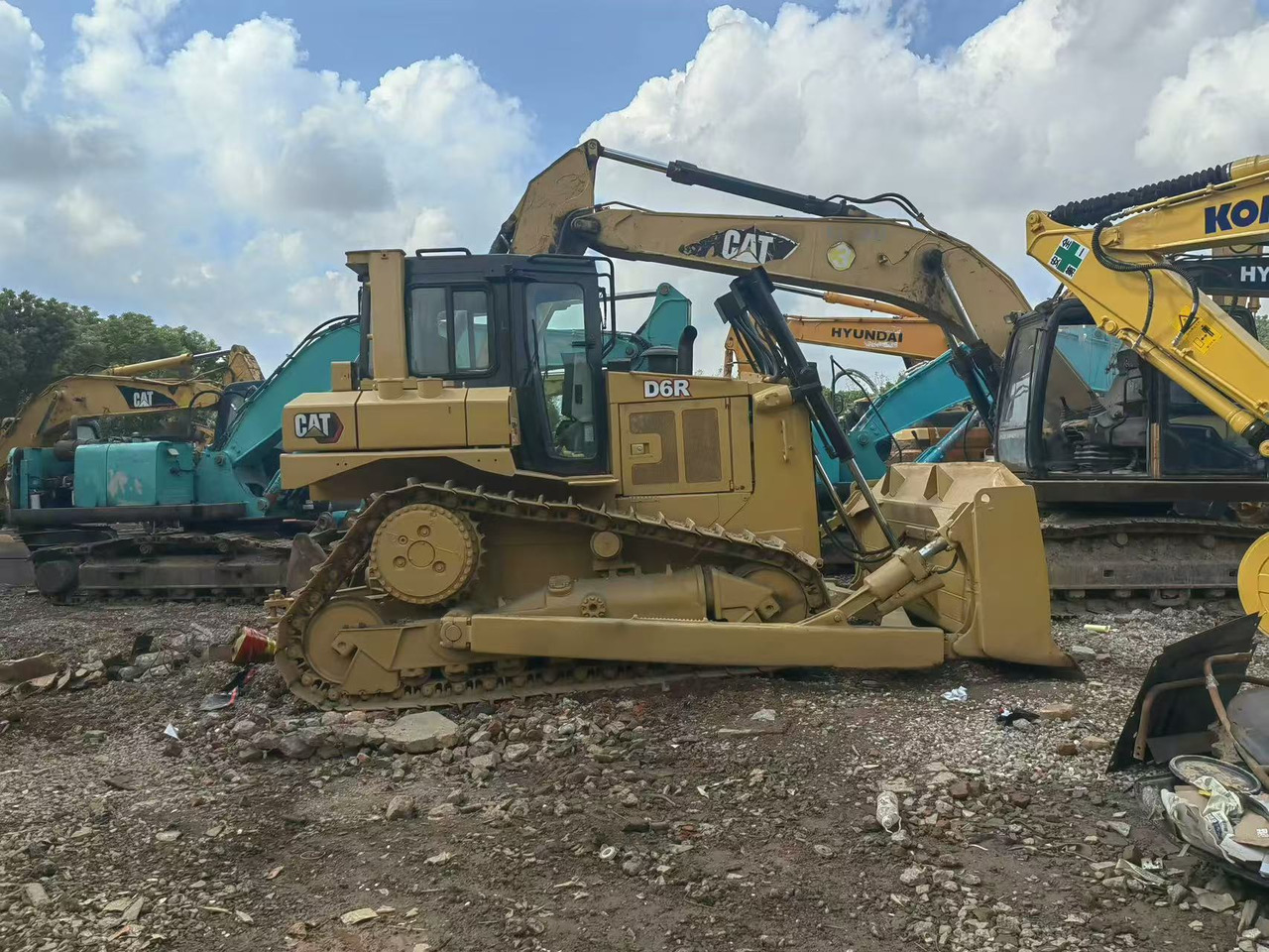 CATERPILLAR D6R - Buldožer: slika 1 CATERPILLAR D6R - Buldožer: slika 1