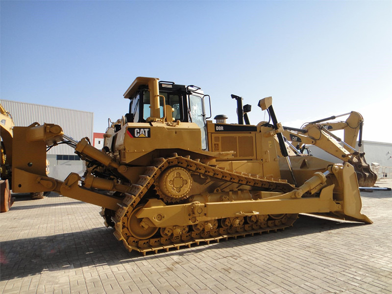 CATERPILLAR D8N - Buldožer: slika 1 CATERPILLAR D8N - Buldožer: slika 1