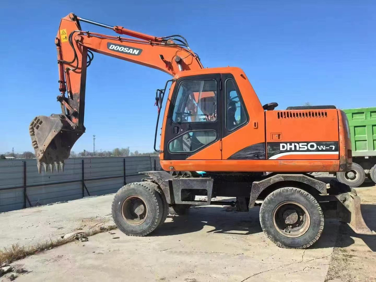 DOOSAN DH150W-7 - Bager na kolesih: slika 2 DOOSAN DH150W-7 - Bager na kolesih: slika 2