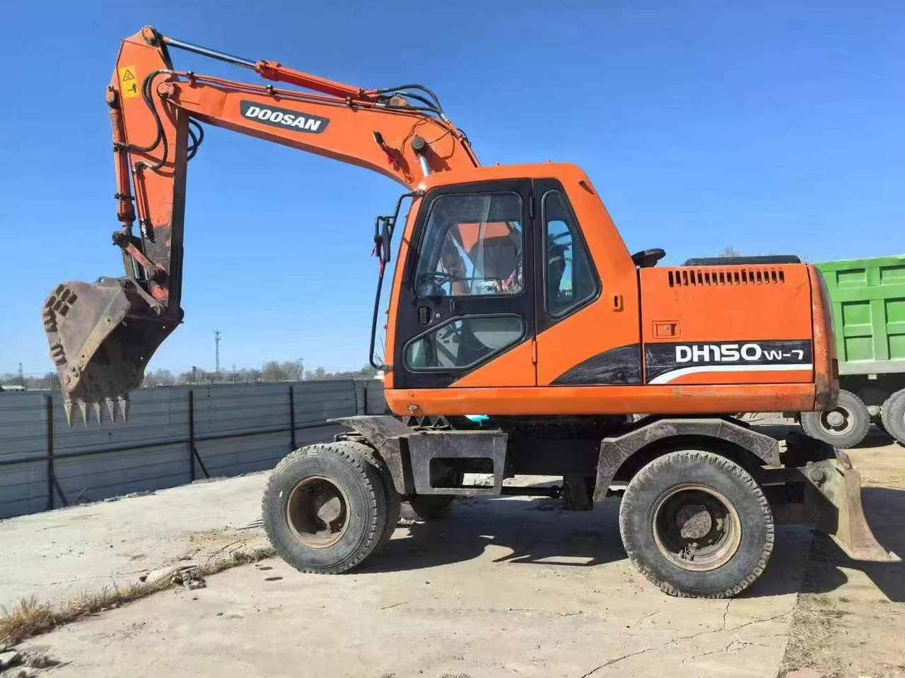 DOOSAN DH150W-7 - Bager na kolesih: slika 3 DOOSAN DH150W-7 - Bager na kolesih: slika 3