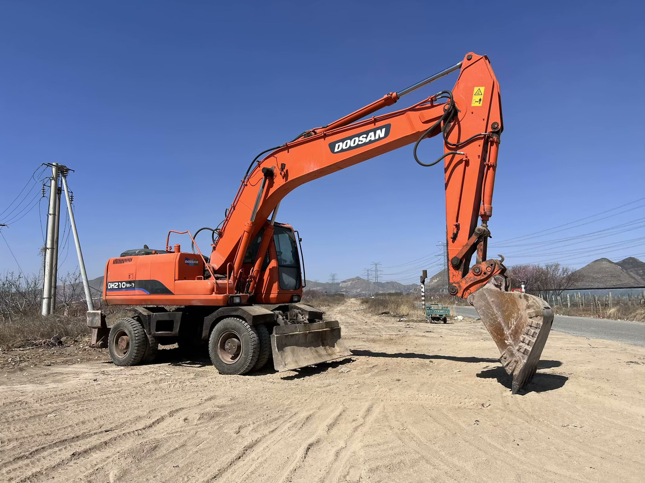 DOOSAN DH210W-7 - Bager na kolesih: slika 2 DOOSAN DH210W-7 - Bager na kolesih: slika 2