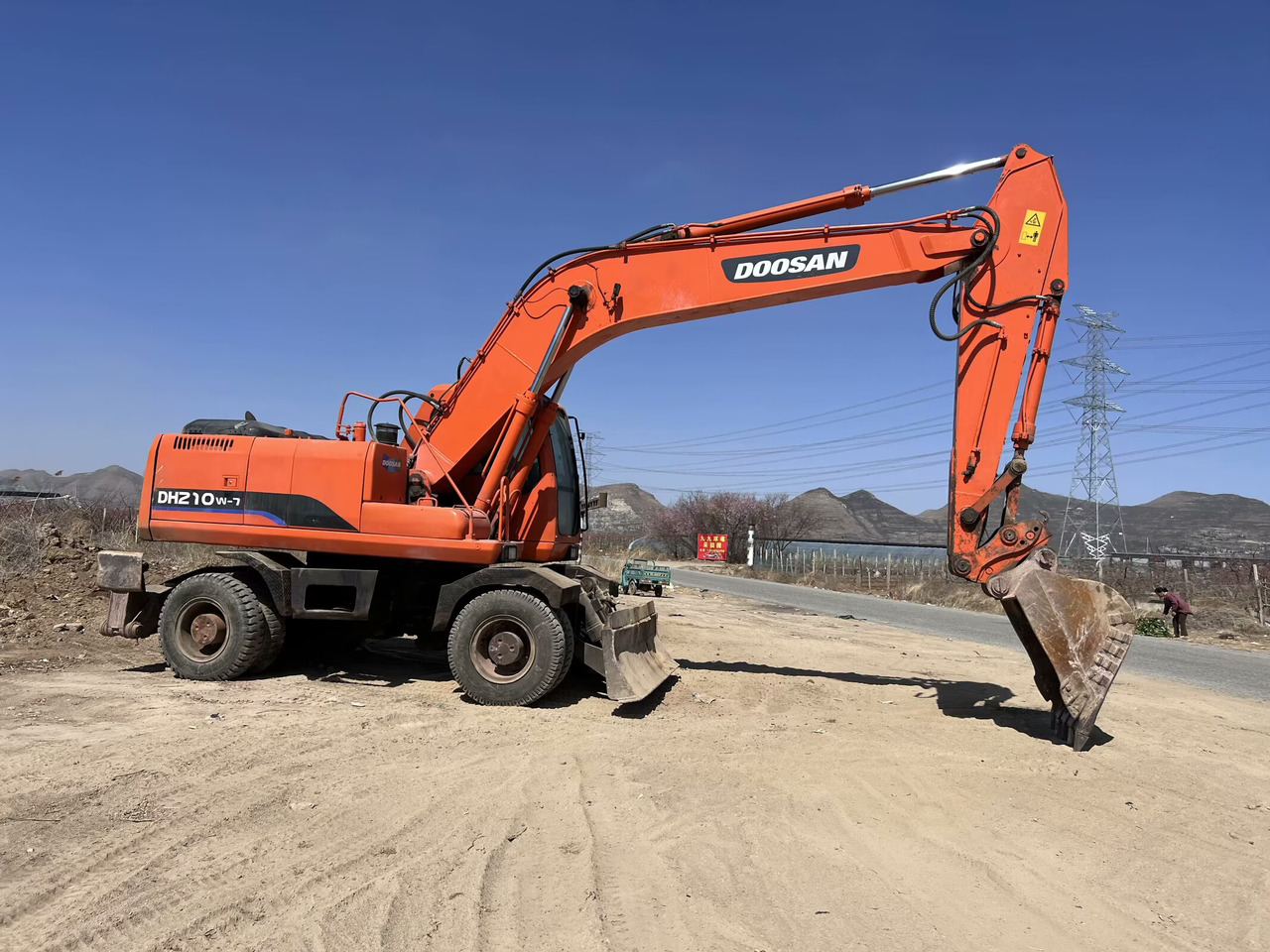 DOOSAN DH210W-7 - Bager na kolesih: slika 4 DOOSAN DH210W-7 - Bager na kolesih: slika 4