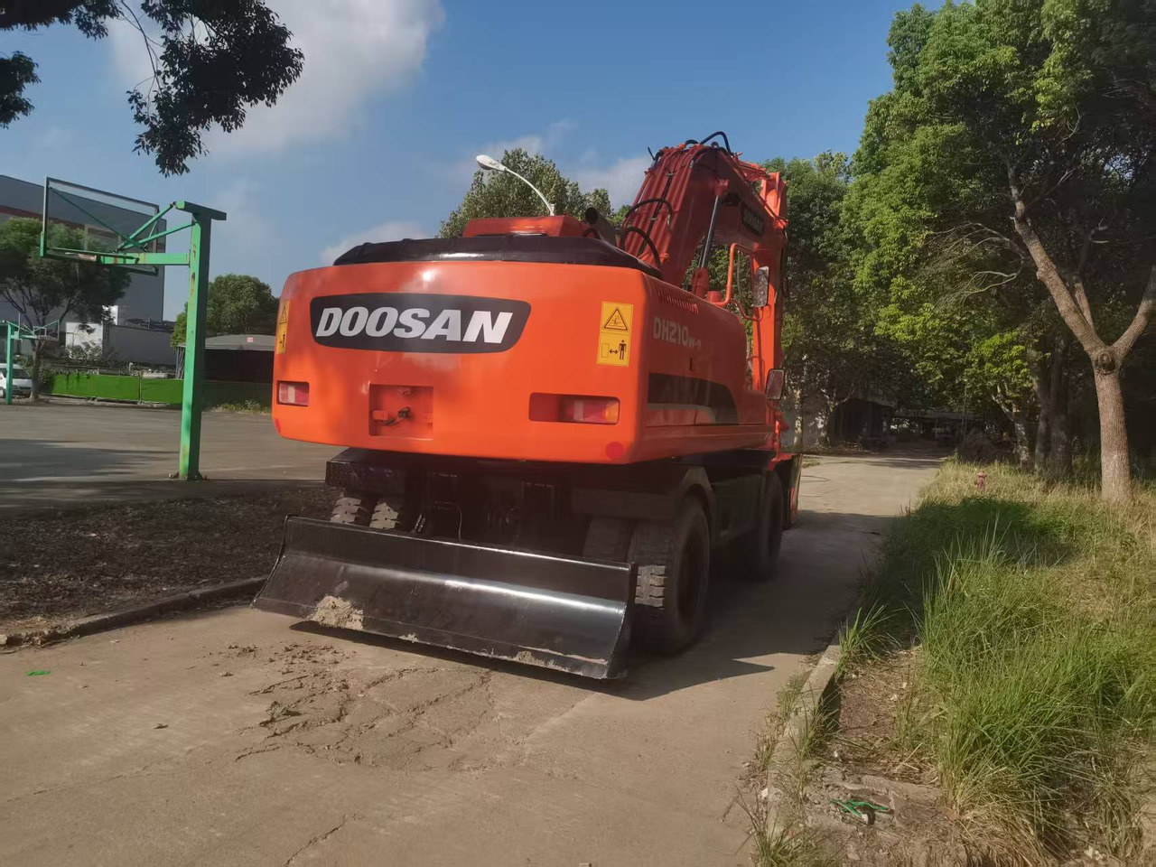 DOOSAN DH210W-9C - Bager na kolesih: slika 4 DOOSAN DH210W-9C - Bager na kolesih: slika 4