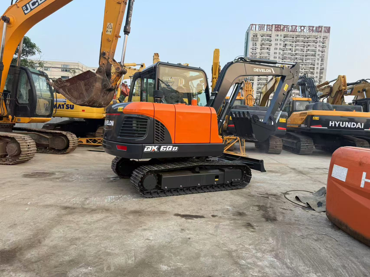 DOOSAN DX60D-10 - Mini bager: slika 2 DOOSAN DX60D-10 - Mini bager: slika 2