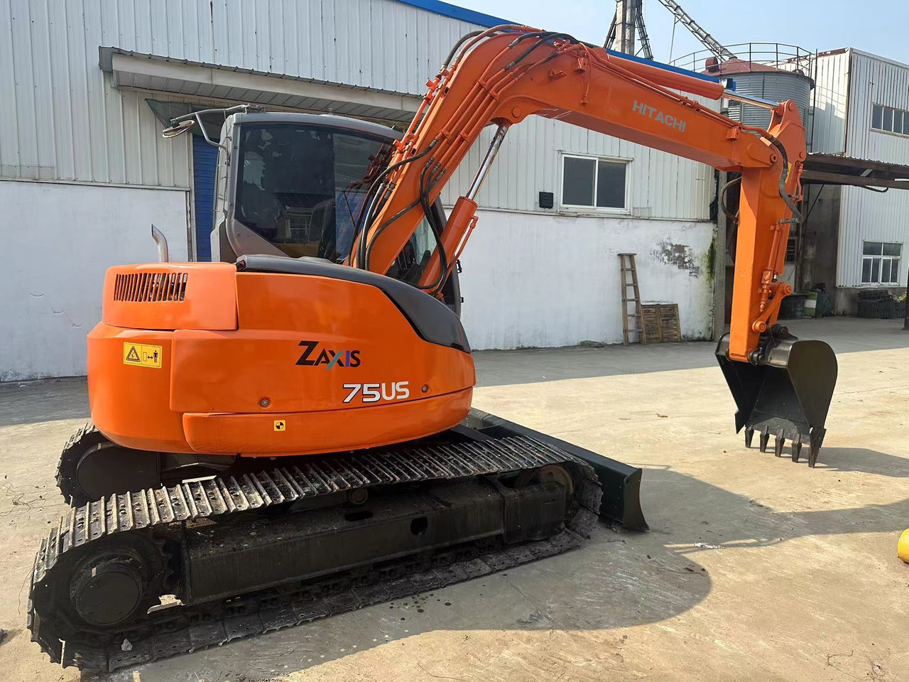 HITACHI ZX75 - Bager goseničar: slika 4 HITACHI ZX75 - Bager goseničar: slika 4