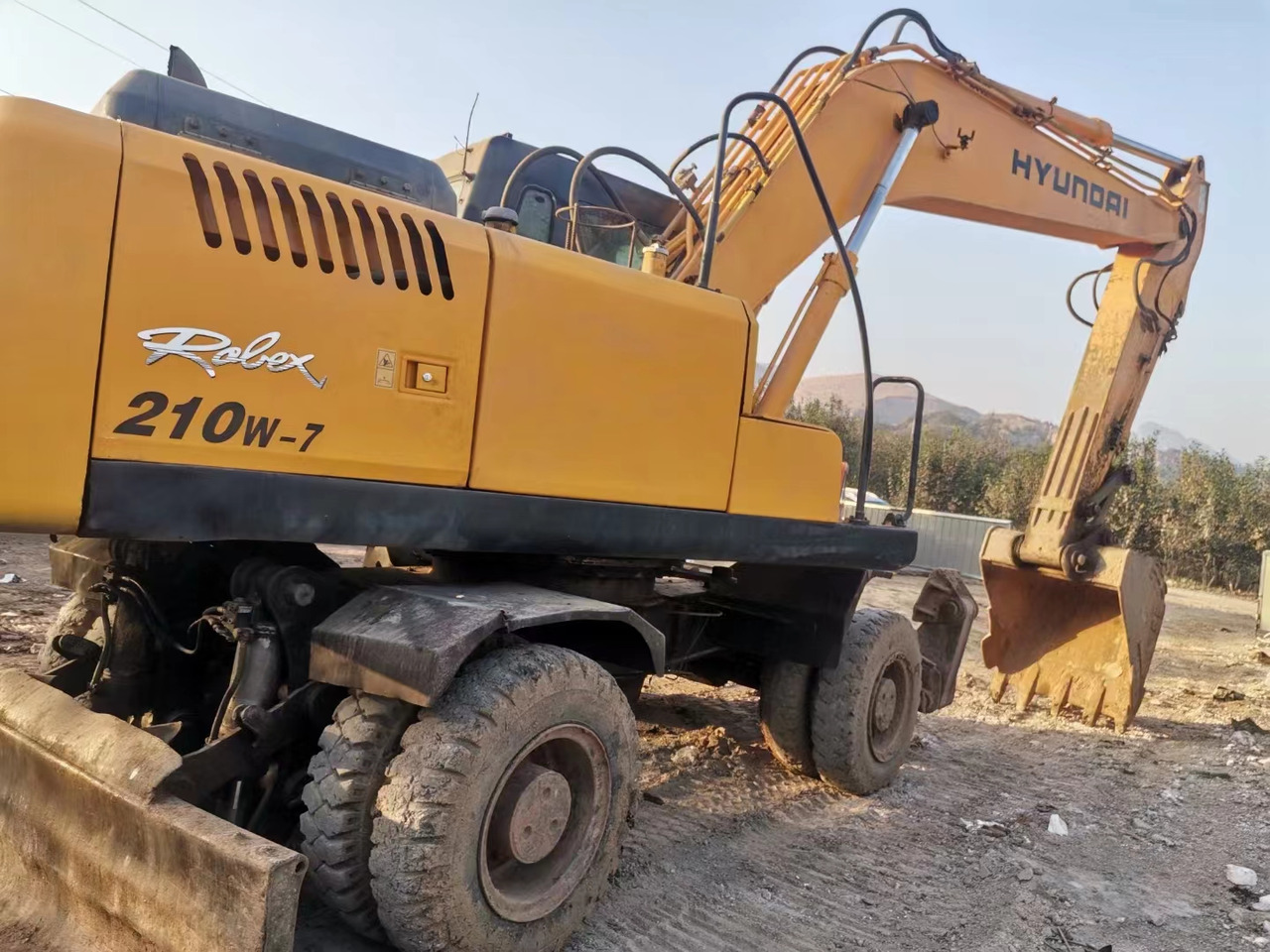 HYUNDAI R210W-7 - Bager na kolesih: slika 3 HYUNDAI R210W-7 - Bager na kolesih: slika 3