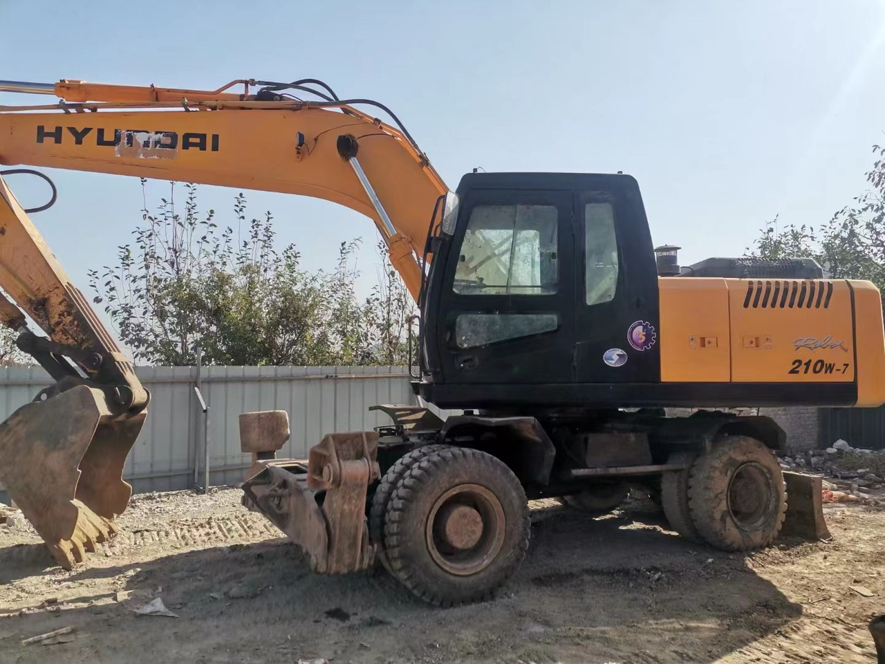 HYUNDAI R210W-7 - Bager na kolesih: slika 2 HYUNDAI R210W-7 - Bager na kolesih: slika 2