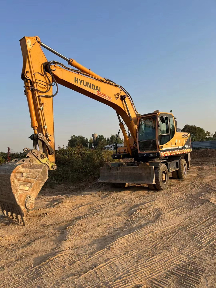 HYUNDAI R210W-9 - Bager na kolesih: slika 1 HYUNDAI R210W-9 - Bager na kolesih: slika 1