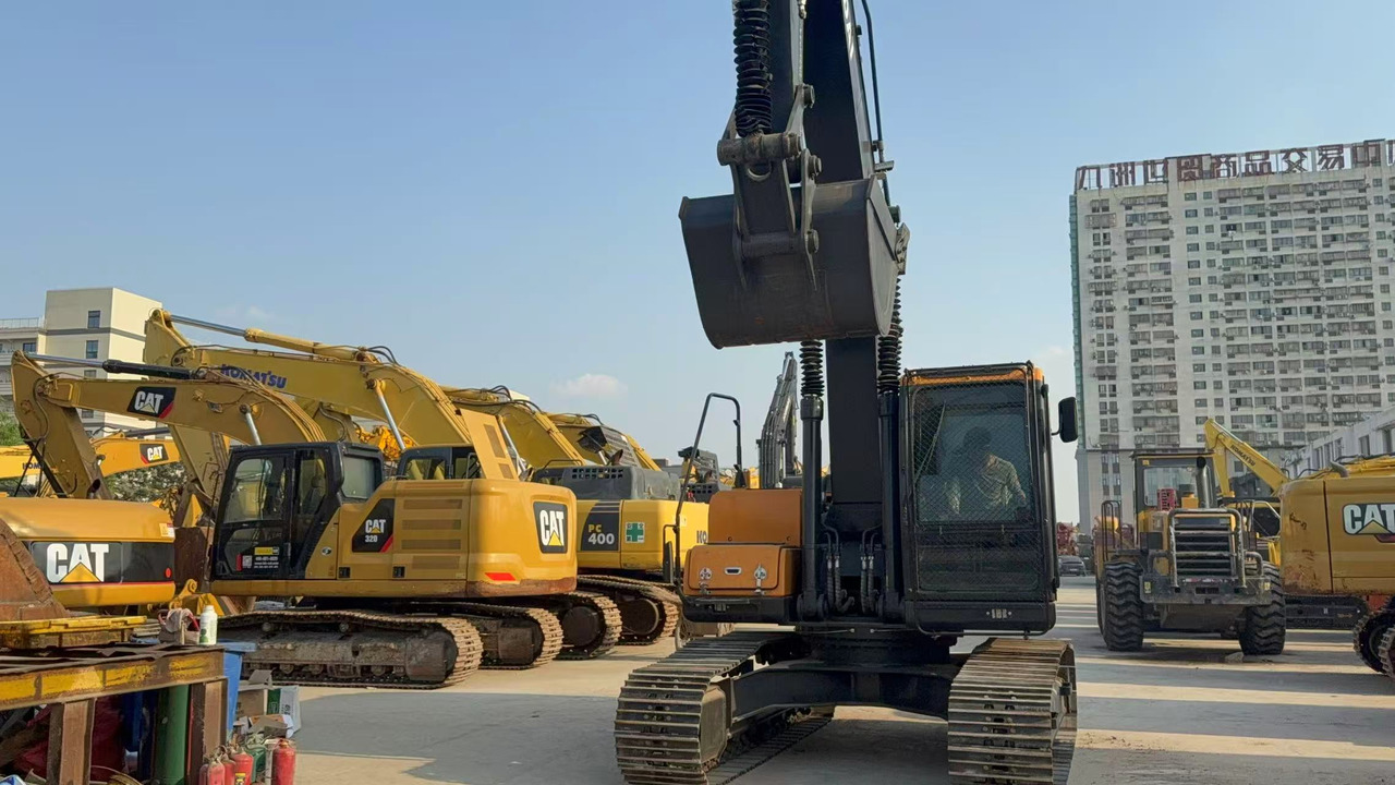 HYUNDAI R220LC-9S - Bager goseničar: slika 2 HYUNDAI R220LC-9S - Bager goseničar: slika 2