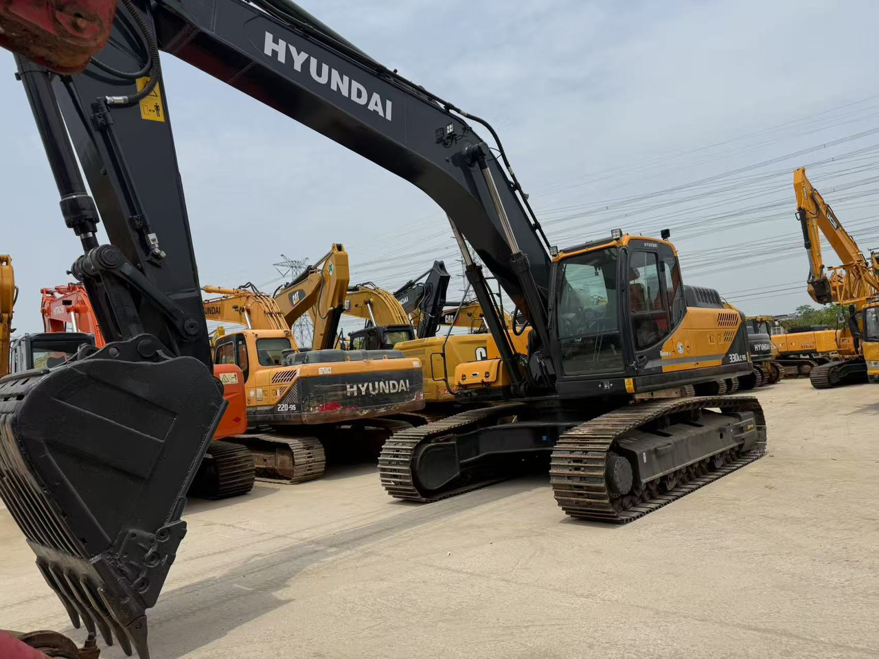 HYUNDAI R330LC-9S - Bager goseničar: slika 2 HYUNDAI R330LC-9S - Bager goseničar: slika 2