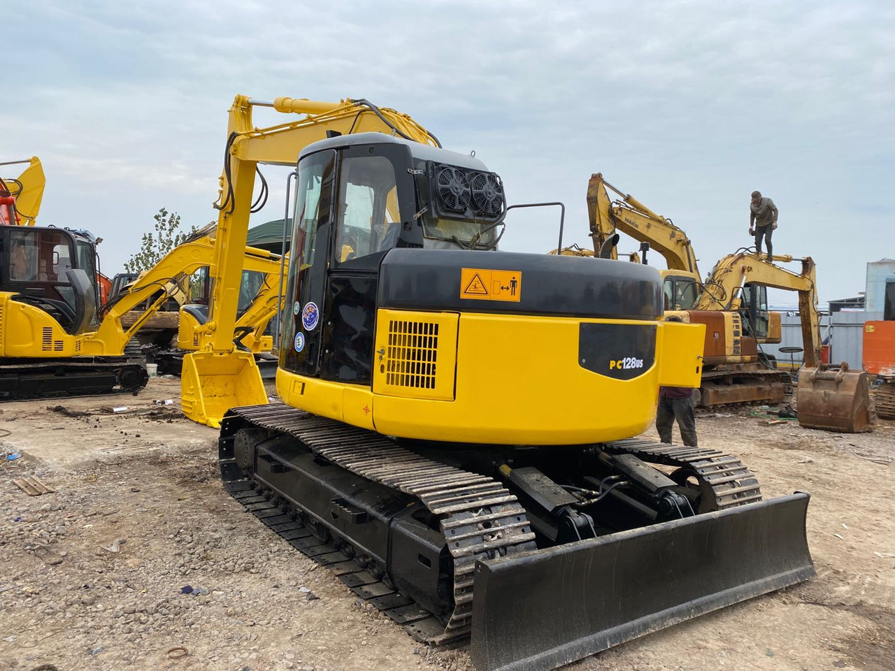 KOMATSU PC128US - Bager goseničar: slika 2 KOMATSU PC128US - Bager goseničar: slika 2