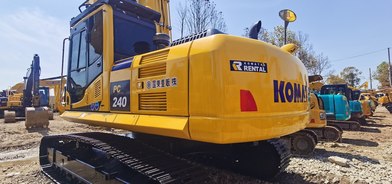 KOMATSU PC240-8 - Bager goseničar: slika 1 KOMATSU PC240-8 - Bager goseničar: slika 1