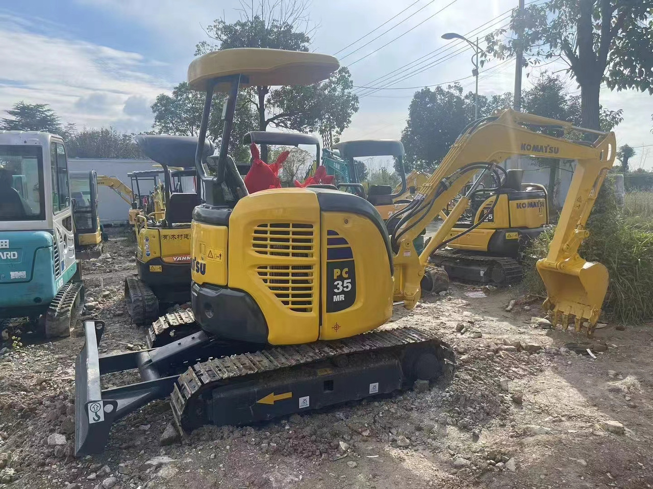 KOMATSU PC35 - Bager goseničar: slika 1 KOMATSU PC35 - Bager goseničar: slika 1
