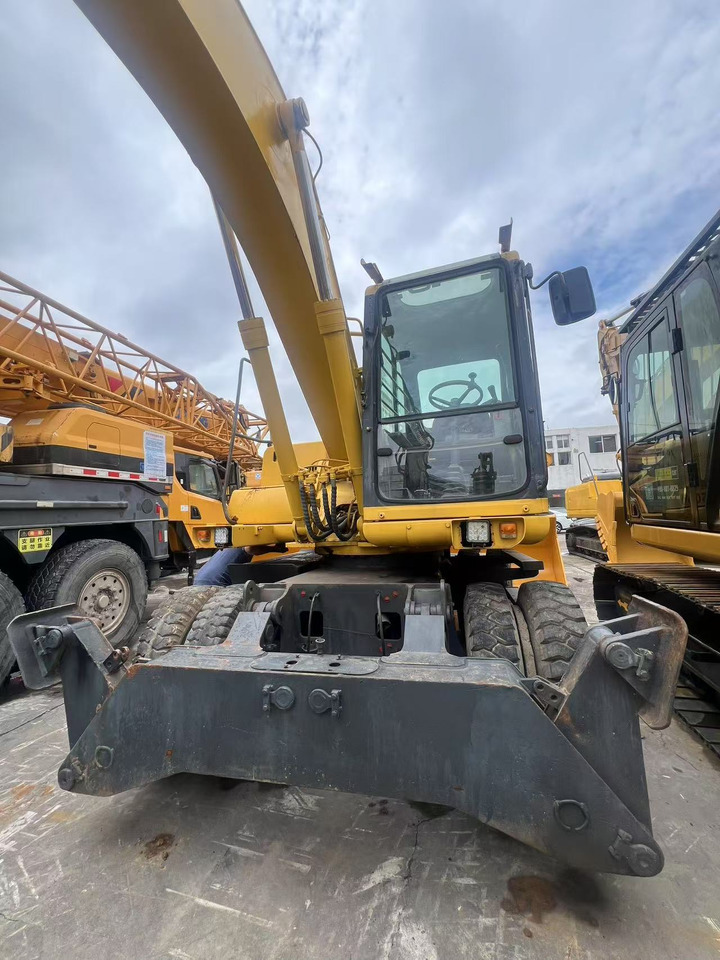 KOMATSU PW150 - Bager na kolesih: slika 1 KOMATSU PW150 - Bager na kolesih: slika 1