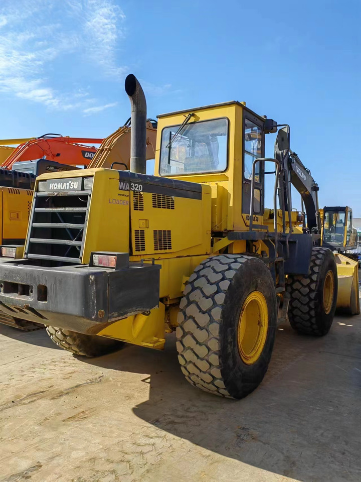 KOMATSU WA320-3 - Kolesni nakladalec: slika 1 KOMATSU WA320-3 - Kolesni nakladalec: slika 1