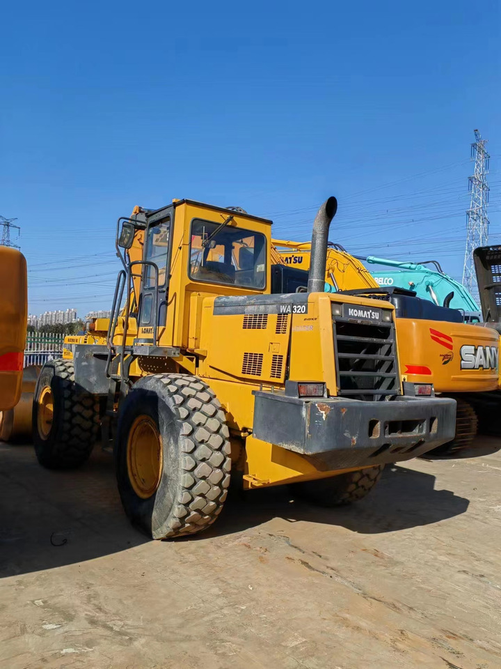 KOMATSU WA320-3 - Kolesni nakladalec: slika 1 KOMATSU WA320-3 - Kolesni nakladalec: slika 1