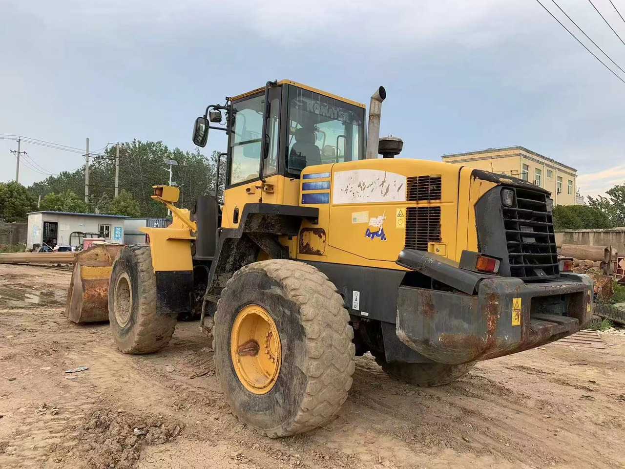 KOMATSU WA320-5 - Kolesni nakladalec: slika 1 KOMATSU WA320-5 - Kolesni nakladalec: slika 1