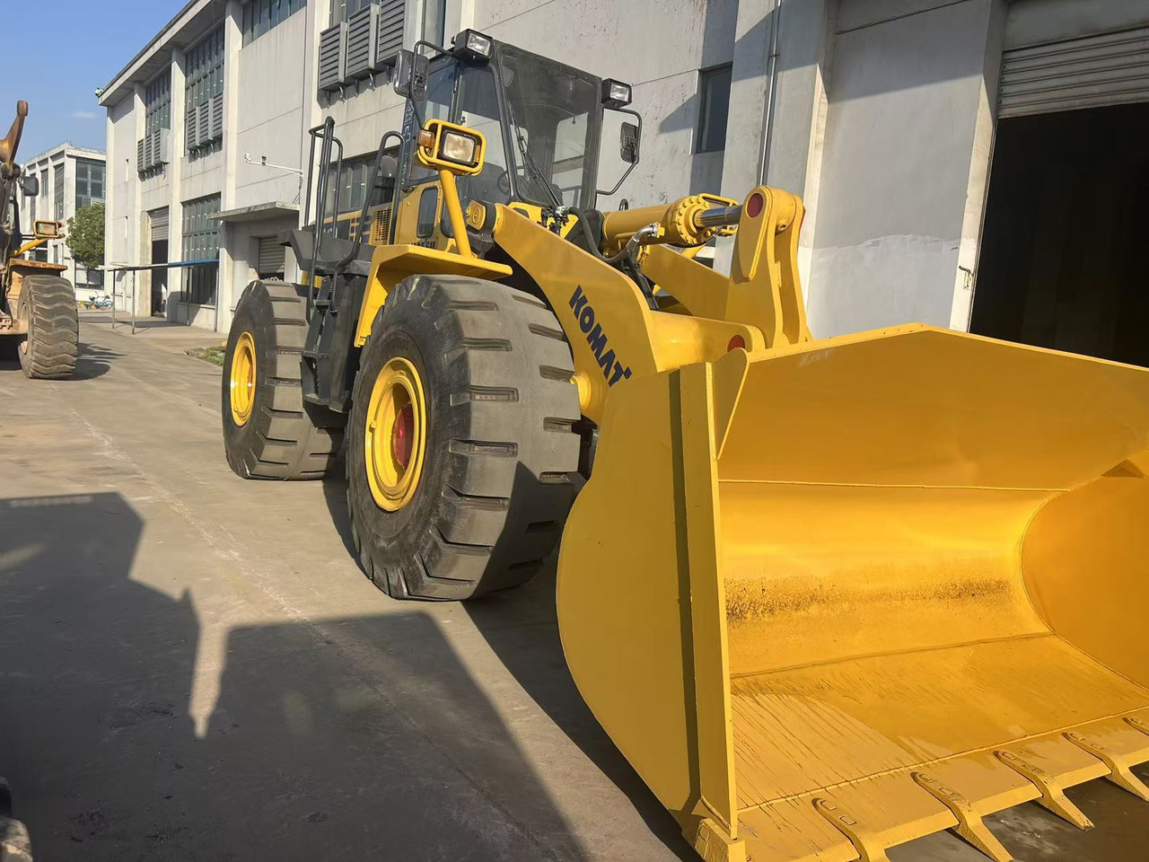 KOMATSU WA470-3 - Kolesni nakladalec: slika 3 KOMATSU WA470-3 - Kolesni nakladalec: slika 3