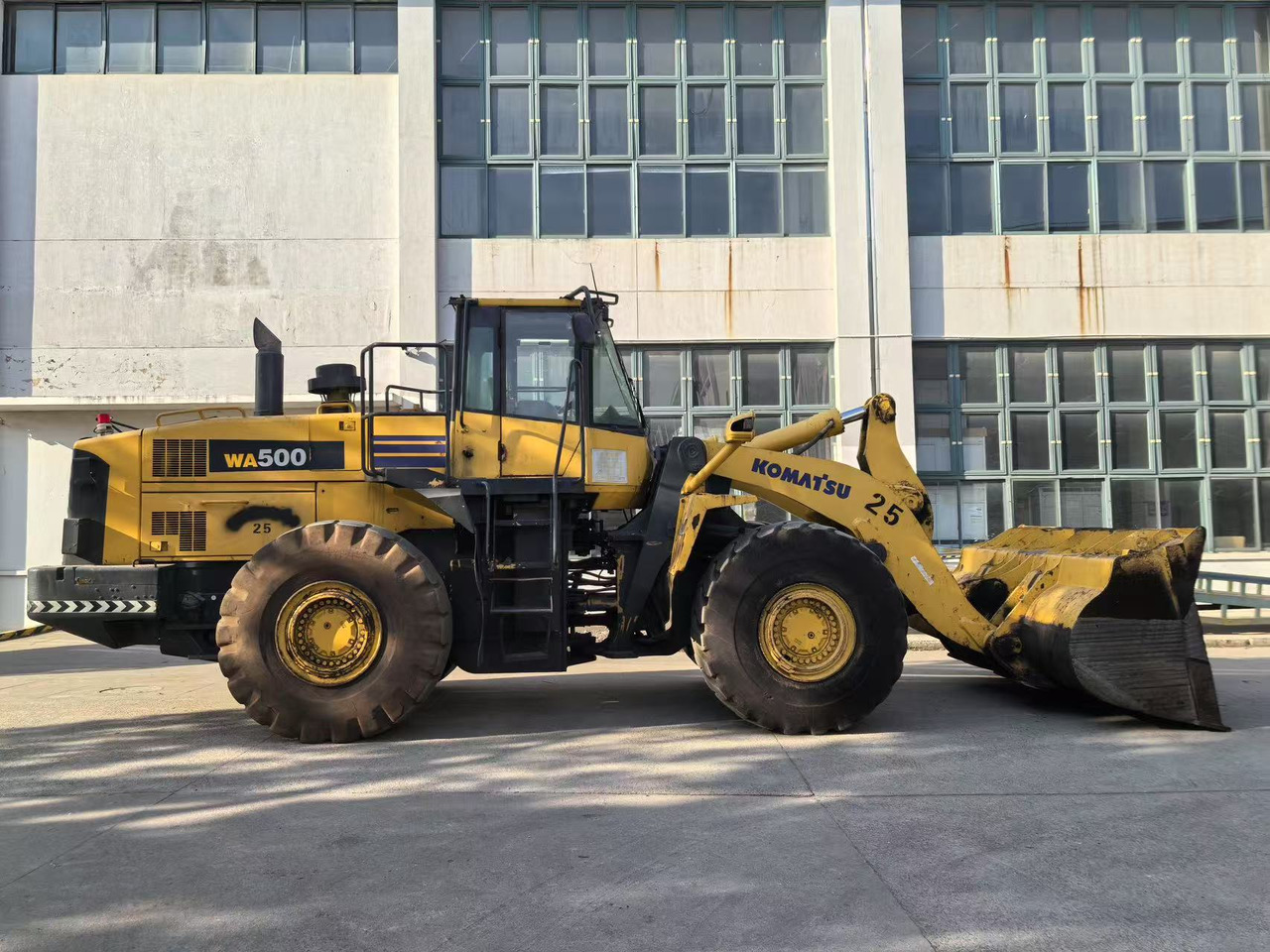 KOMATSU WA500-6 - Kolesni nakladalec: slika 1 KOMATSU WA500-6 - Kolesni nakladalec: slika 1