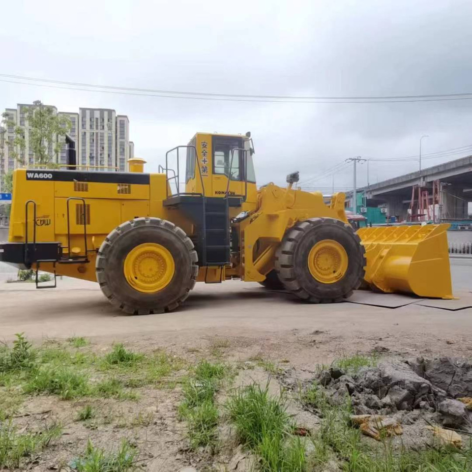KOMATSU WA600-3 - Kolesni nakladalec: slika 4 KOMATSU WA600-3 - Kolesni nakladalec: slika 4