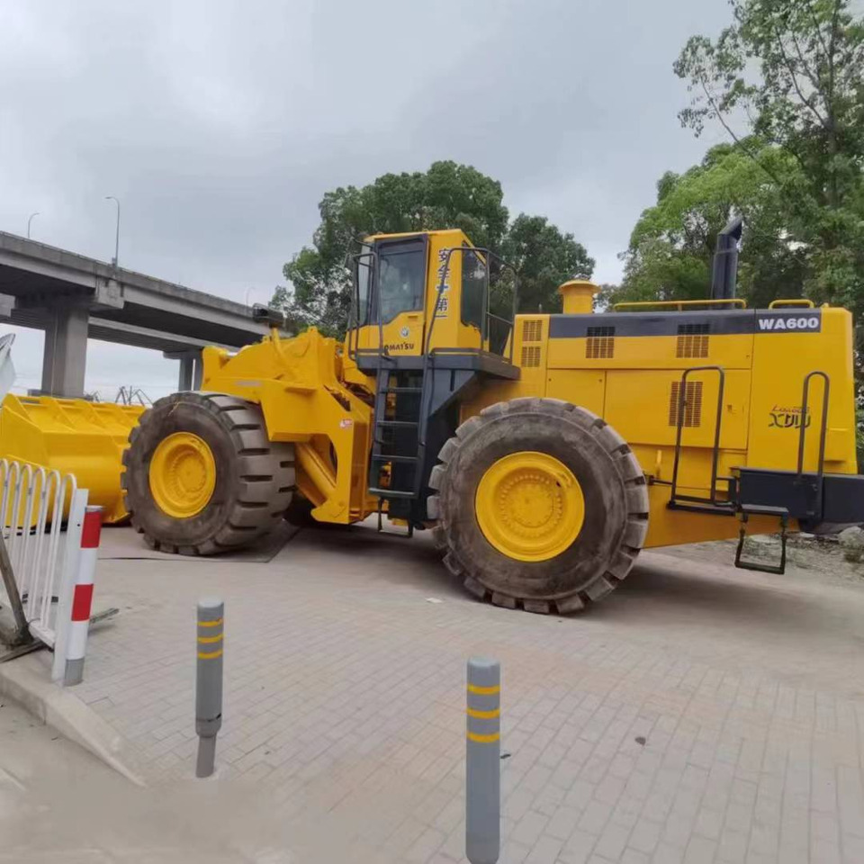 KOMATSU WA600-3 - Kolesni nakladalec: slika 1 KOMATSU WA600-3 - Kolesni nakladalec: slika 1
