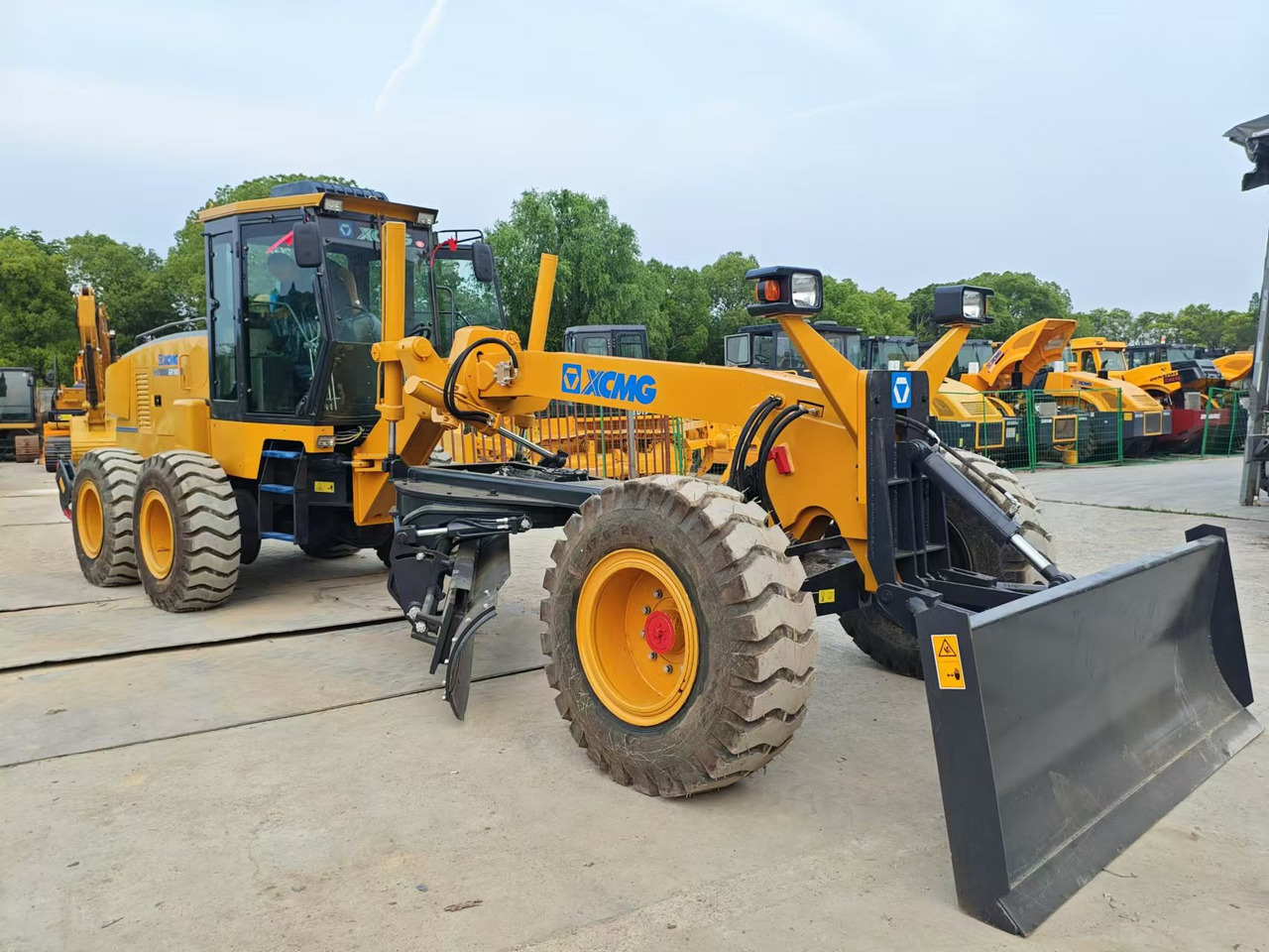 XCMG GR1803 - Greder: slika 1 XCMG GR1803 - Greder: slika 1