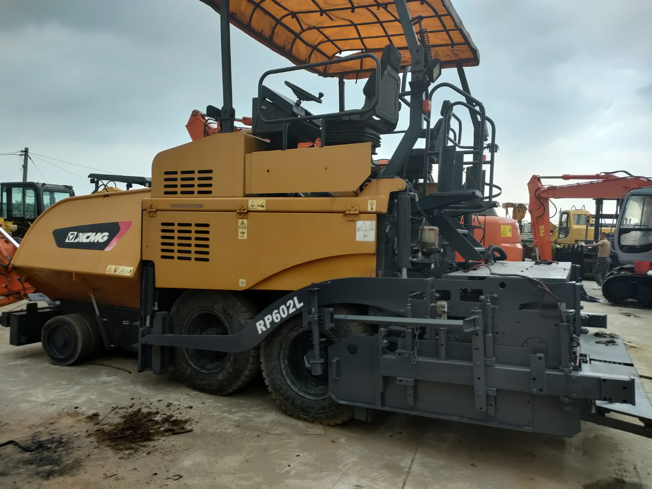 XCMG RP602L - Asfaltni finišer: slika 2 XCMG RP602L - Asfaltni finišer: slika 2