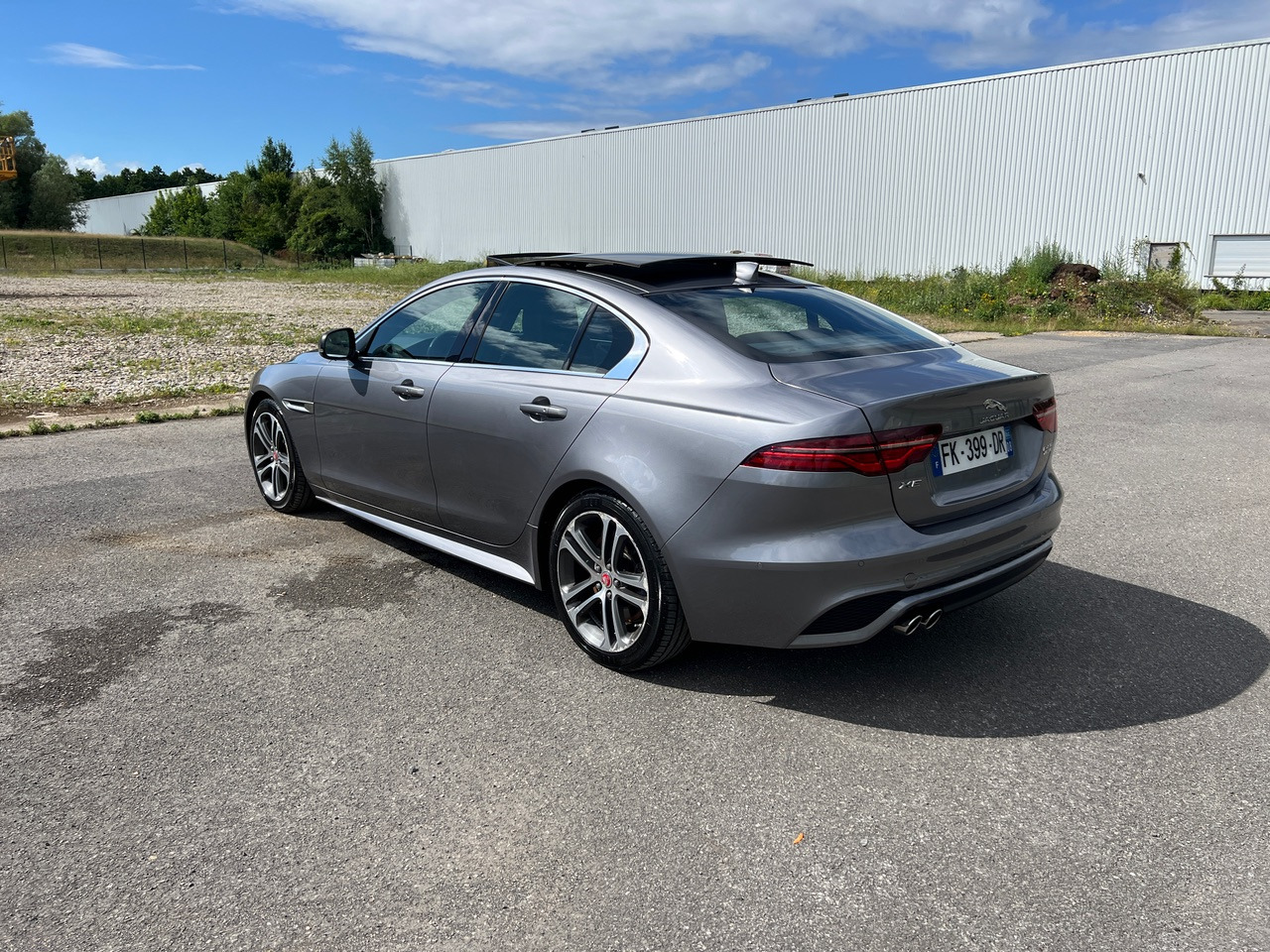 JAGUAR XE 20MY SE R-DYN. 2.0L D 180 BVA8 Cockpit PANO - Limuzina: slika 5 JAGUAR XE 20MY SE R-DYN. 2.0L D 180 BVA8 Cockpit PANO - Limuzina: slika 5