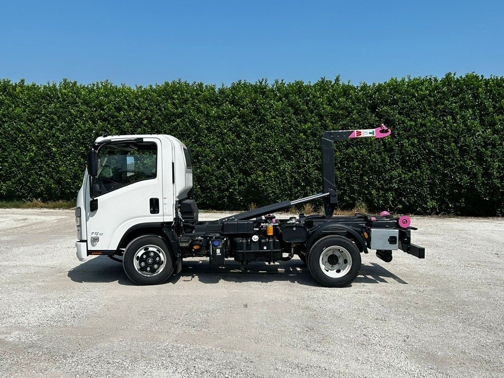 ISUZU P75 NUOVO SCARRABILE - Kotalni prekucni tovornjak: slika 2 ISUZU P75 NUOVO SCARRABILE - Kotalni prekucni tovornjak: slika 2
