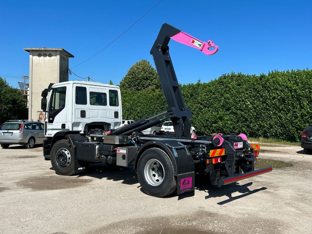 IVECO EUROCARGO 180E32K NUOVO SCARRABILE - Kotalni prekucni tovornjak: slika 4 IVECO EUROCARGO 180E32K NUOVO SCARRABILE - Kotalni prekucni tovornjak: slika 4