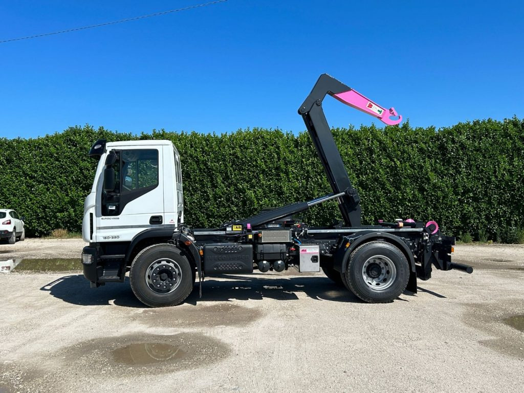 IVECO EUROCARGO 180E32K NUOVO SCARRABILE - Kotalni prekucni tovornjak: slika 3 IVECO EUROCARGO 180E32K NUOVO SCARRABILE - Kotalni prekucni tovornjak: slika 3