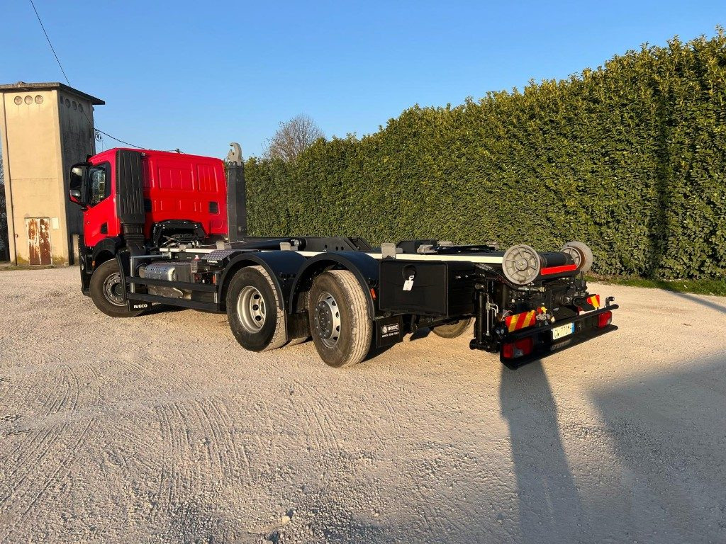 IVECO X-WAY AD260 NUOVO TARGATO SCARRABILE - Kotalni prekucni tovornjak: slika 3 IVECO X-WAY AD260 NUOVO TARGATO SCARRABILE - Kotalni prekucni tovornjak: slika 3