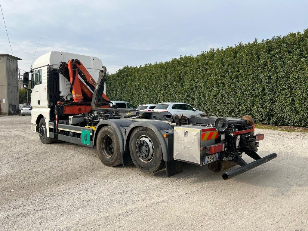 MAN TGX 26.480 SCARRABILE CON GRU DIETRO CABINA - Kotalni prekucni tovornjak: slika 5 MAN TGX 26.480 SCARRABILE CON GRU DIETRO CABINA - Kotalni prekucni tovornjak: slika 5