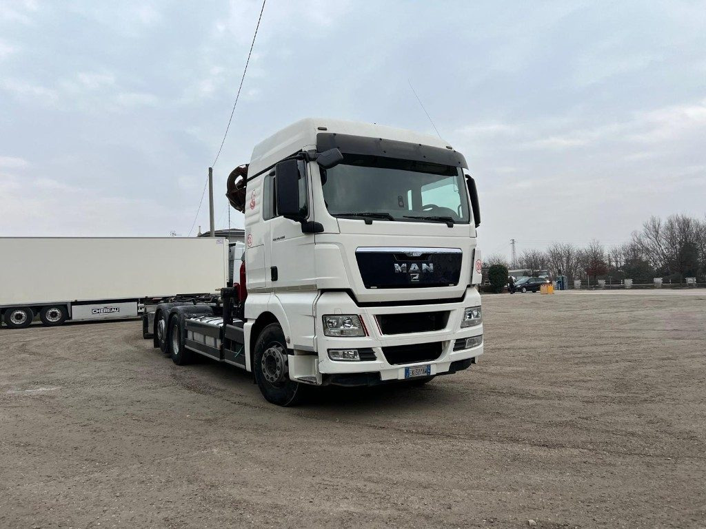 MAN TGX 26.480 SCARRABILE CON GRU - Kotalni prekucni tovornjak: slika 2 MAN TGX 26.480 SCARRABILE CON GRU - Kotalni prekucni tovornjak: slika 2