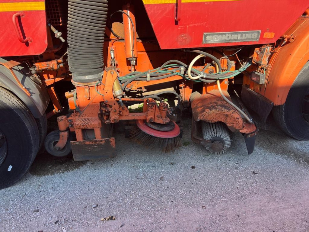 MERCEDES-BENZ MERCEDES AUTOSPAZZATRICE USATA - Vozilo za pometanje: slika 5 MERCEDES-BENZ MERCEDES AUTOSPAZZATRICE USATA - Vozilo za pometanje: slika 5