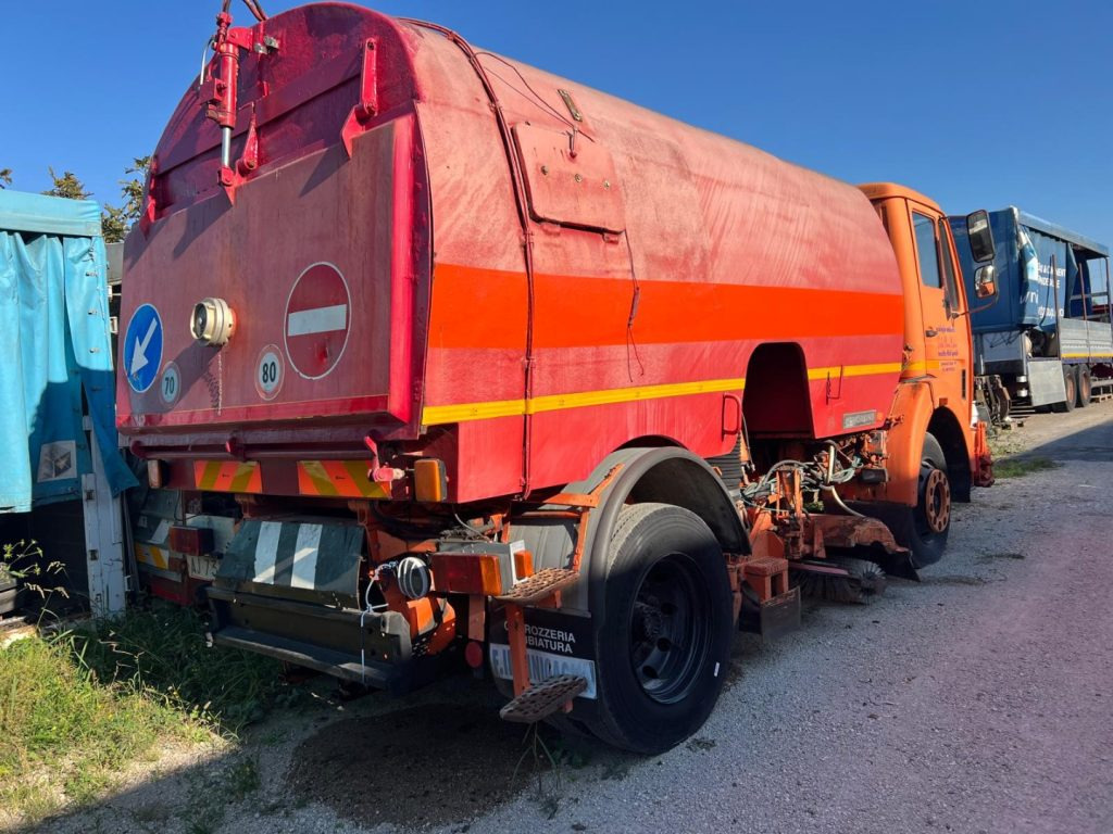 MERCEDES-BENZ MERCEDES AUTOSPAZZATRICE USATA - Vozilo za pometanje: slika 3 MERCEDES-BENZ MERCEDES AUTOSPAZZATRICE USATA - Vozilo za pometanje: slika 3