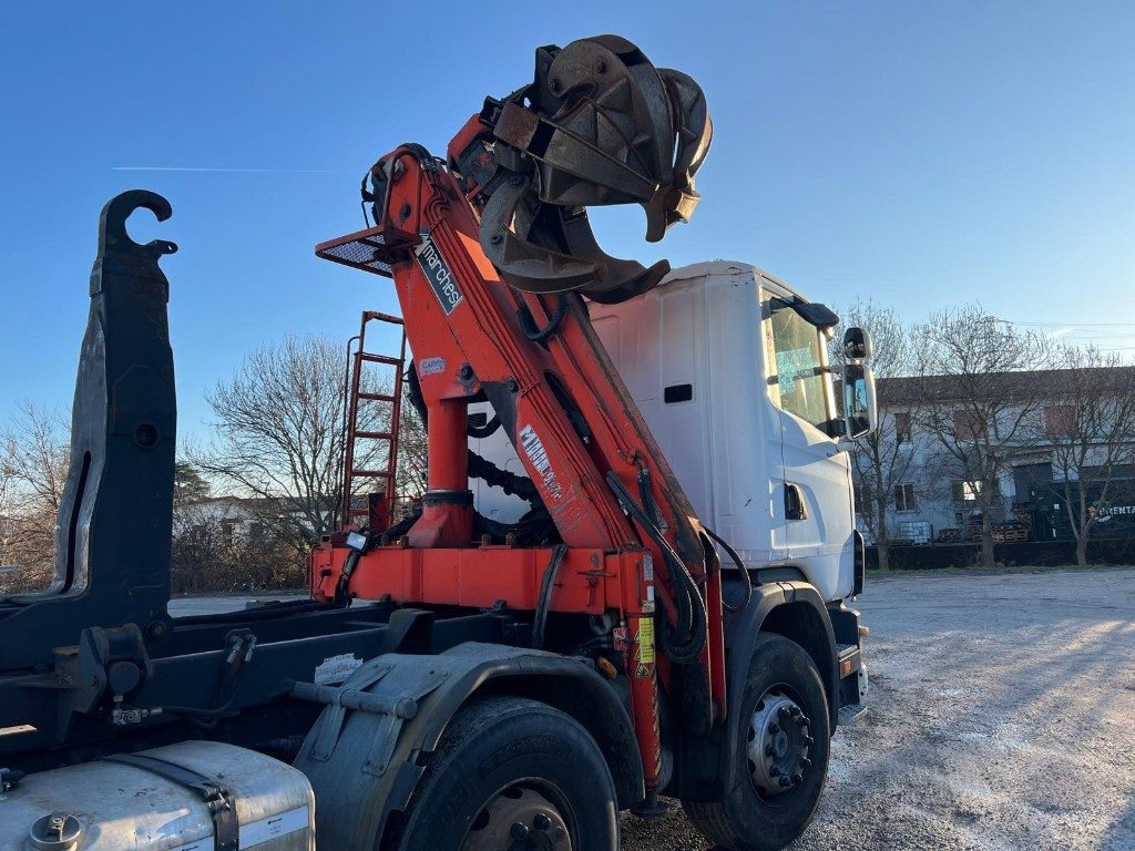 SCANIA CV R124 SCARRABILE CON GRU E POLIPO - Kotalni prekucni tovornjak: slika 5 SCANIA CV R124 SCARRABILE CON GRU E POLIPO - Kotalni prekucni tovornjak: slika 5