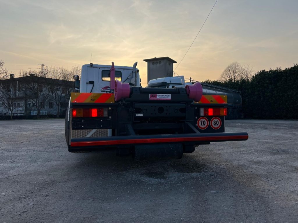 SCANIA P410 SCARRABILE CON RIDUTTORE AI MOZZI - Kotalni prekucni tovornjak: slika 5 SCANIA P410 SCARRABILE CON RIDUTTORE AI MOZZI - Kotalni prekucni tovornjak: slika 5