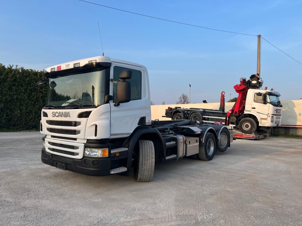 SCANIA P410 SCARRABILE CON RIDUTTORE AI MOZZI - Kotalni prekucni tovornjak: slika 1 SCANIA P410 SCARRABILE CON RIDUTTORE AI MOZZI - Kotalni prekucni tovornjak: slika 1