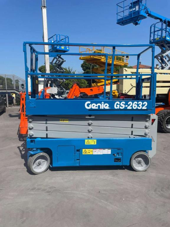 Genie GS-2632 - Škarjasta dvižna ploščad: slika 1 Genie GS-2632 - Škarjasta dvižna ploščad: slika 1