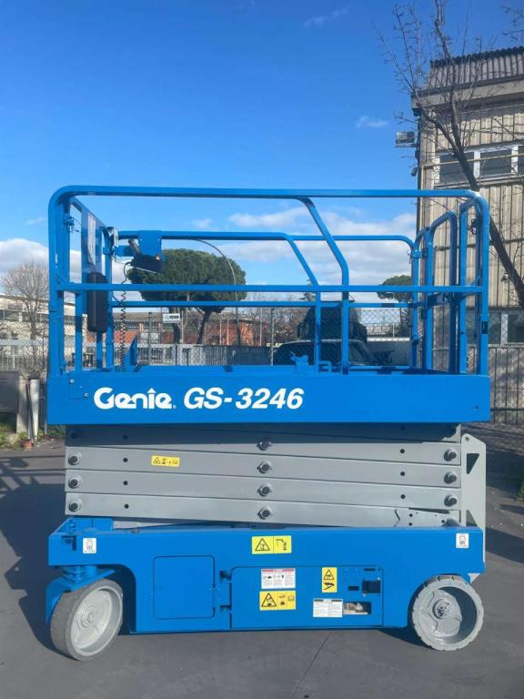 Genie GS-3246 - Škarjasta dvižna ploščad: slika 1 Genie GS-3246 - Škarjasta dvižna ploščad: slika 1