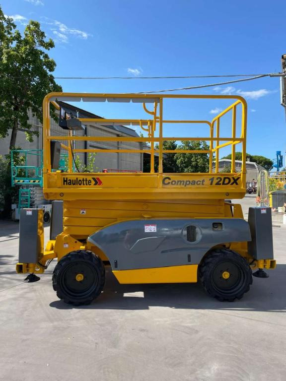 Haulotte COMPACT 12DX - Škarjasta dvižna ploščad: slika 1 Haulotte COMPACT 12DX - Škarjasta dvižna ploščad: slika 1