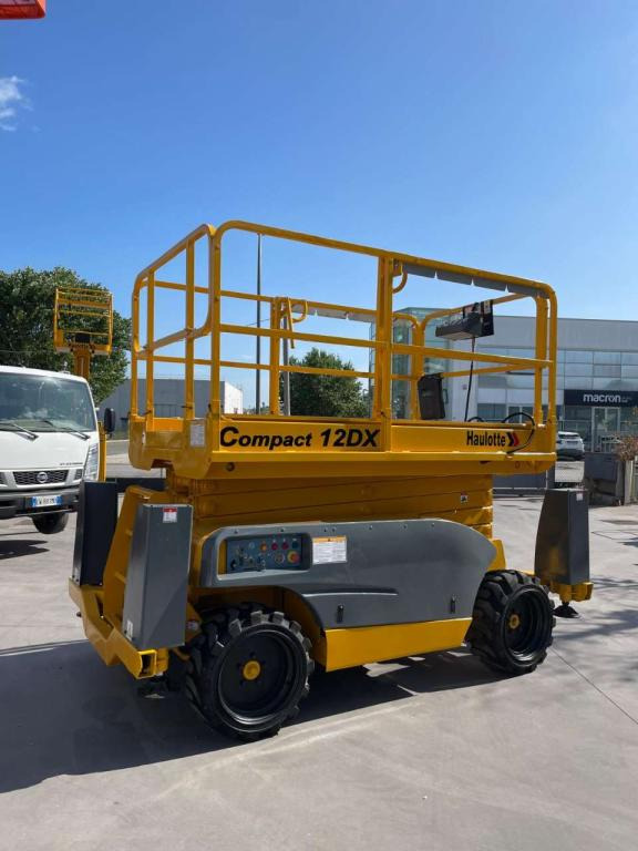 Haulotte COMPACT 12DX - Škarjasta dvižna ploščad: slika 3 Haulotte COMPACT 12DX - Škarjasta dvižna ploščad: slika 3