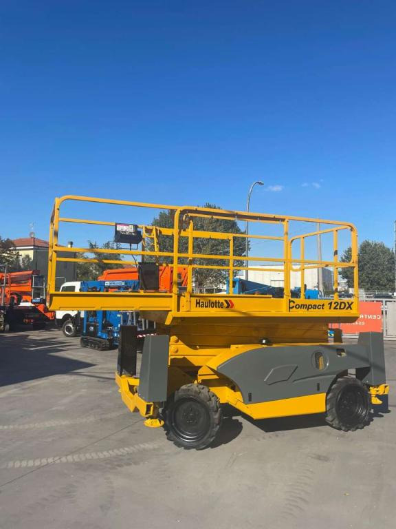 Haulotte COMPACT 12DX - Škarjasta dvižna ploščad: slika 1 Haulotte COMPACT 12DX - Škarjasta dvižna ploščad: slika 1