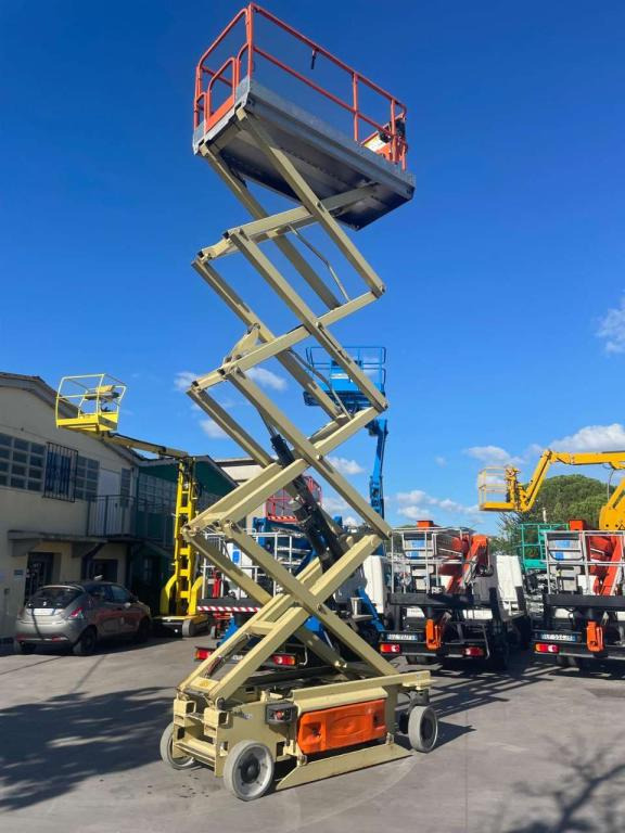 JLG 3246ES - Škarjasta dvižna ploščad: slika 1 JLG 3246ES - Škarjasta dvižna ploščad: slika 1