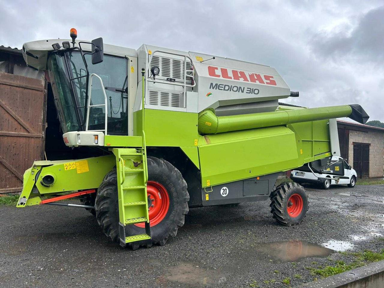 CLAAS Medion 310 - Kombajn harvester: slika 1 CLAAS Medion 310 - Kombajn harvester: slika 1