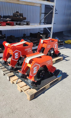 ExeroPuomitäry rototiltin alle - Vibracijska plošča, Priključek: slika 1 ExeroPuomitäry rototiltin alle - Vibracijska plošča, Priključek: slika 1