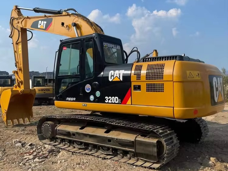 CATERPILLAR Crawler excavator Used excavator cat320 Japan brand Used CAT 320 Excavator Caterpillar 320D Crawler Excavator CAT320 used digger for sale - Bager goseničar: slika 3 CATERPILLAR Crawler excavator Used excavator cat320 Japan brand Used CAT 320 Excavator Caterpillar 320D Crawler Excavator CAT320 used digger for sale - Bager goseničar: slika 3